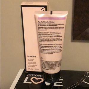 Age fighting moisturizer x4